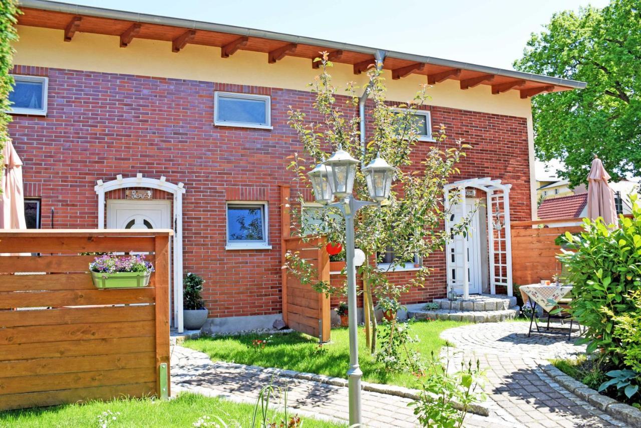 Ferienhaus zum Hafen in Altefähr Exterior foto