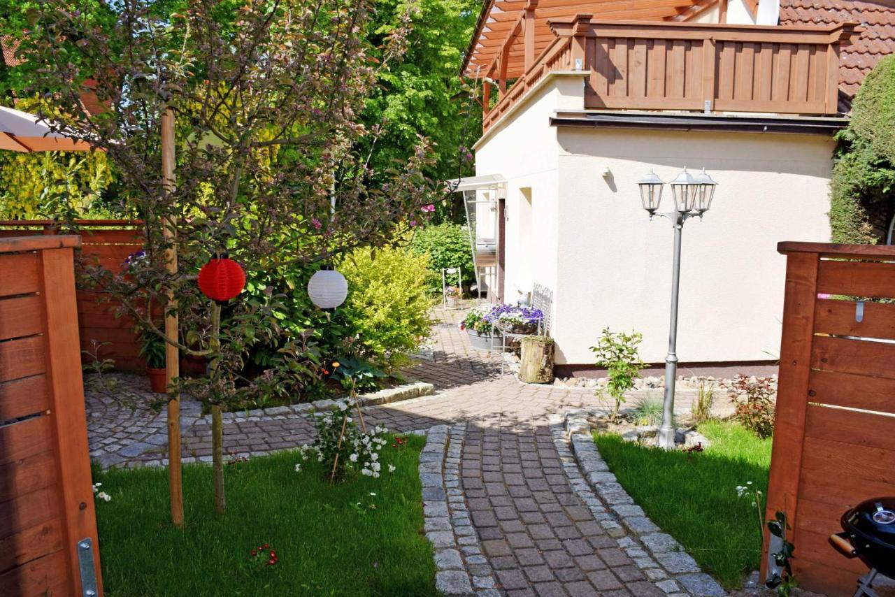 Ferienhaus zum Hafen in Altefähr Exterior foto