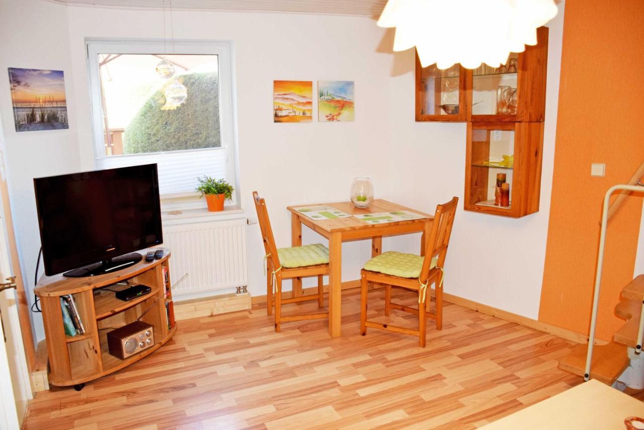 Ferienhaus zum Hafen in Altefähr Exterior foto