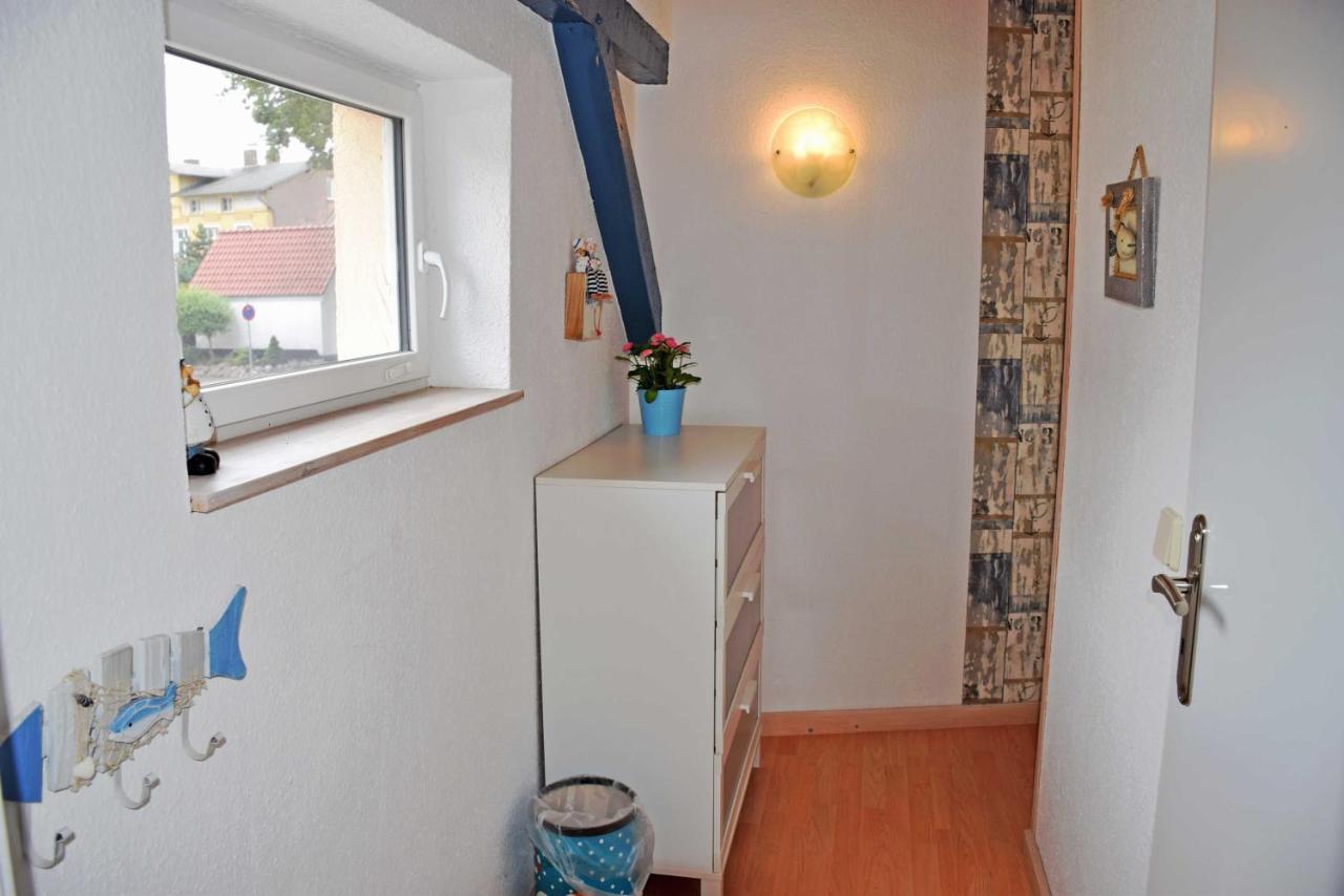Ferienhaus zum Hafen in Altefähr Exterior foto