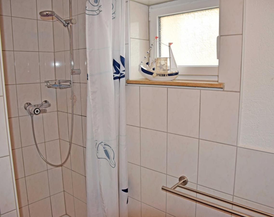 Ferienhaus zum Hafen in Altefähr Exterior foto